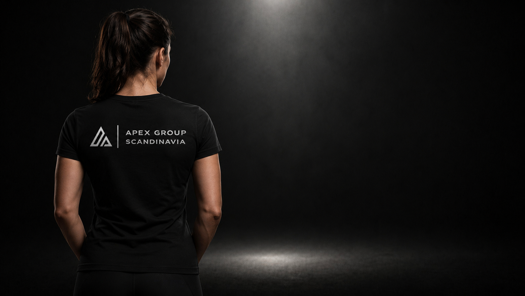 Person i Apex Group Scandinavia-tröja